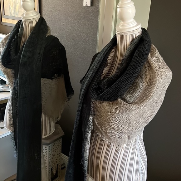 Cozy scarf/shawl, so soft, black and tan color block - Picture 3 of 6